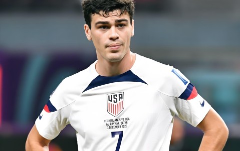 LOL官网-本菲卡训练开放日，冲刺阶段状态回暖引欢呼，德甲在即，年轻球员得到机会的简单介绍